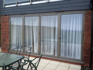 aluminium bi-folding doors croydon